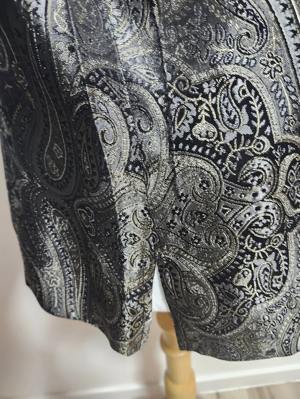 Vintage Chapter Metallic Paisley Button-Front Jacket - Black & Silver - Picture 5 of 9